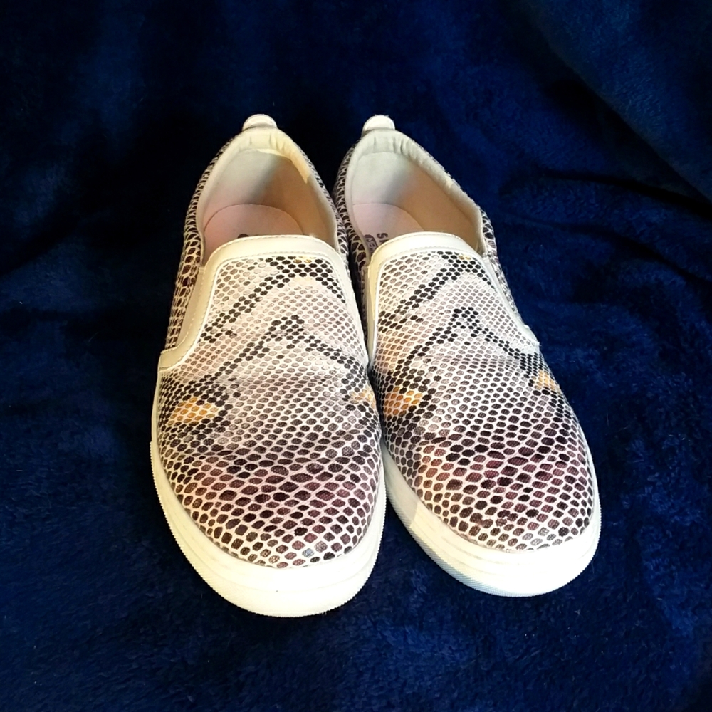 EUC Skechers slip on loafers animal print